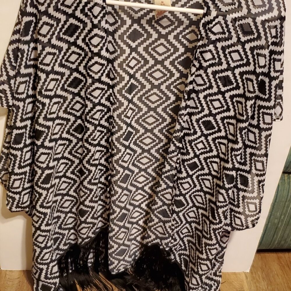 OP Black and White Fringe Shawl Wrap - Medium (7-9)